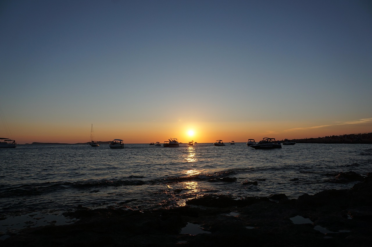 Ibiza al atardecer en barco: la experiencia que hay que vivir al menos una vez
